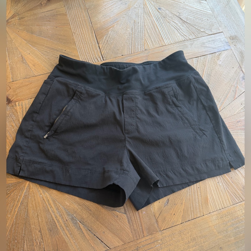 Athleta Black Women’s Trekkie North Athletic Shorts with Zip Pocket